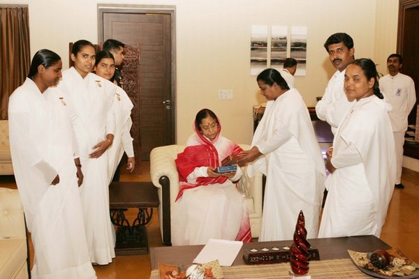 pratibha tai patil.jpg